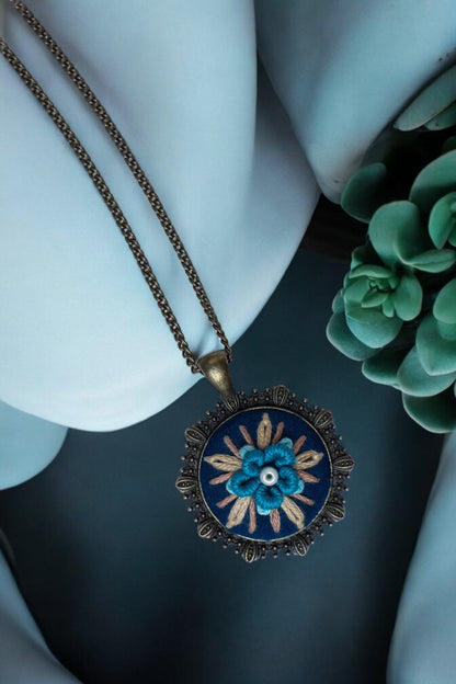 Fleur de Luxe - Blue Pendant